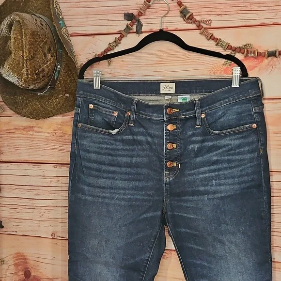 Excellent Unused Condition "J Crew Denim" Dark Wash Button Up Jeans! Sz 32 waist - Picture 1 of 5